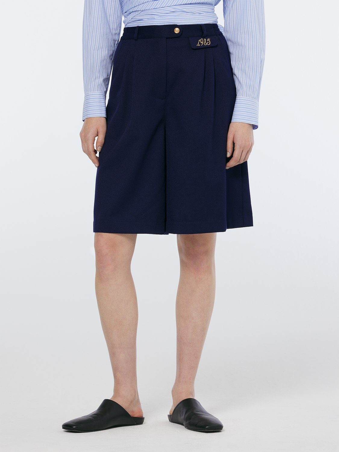 Gabardine twill A-line pleat short