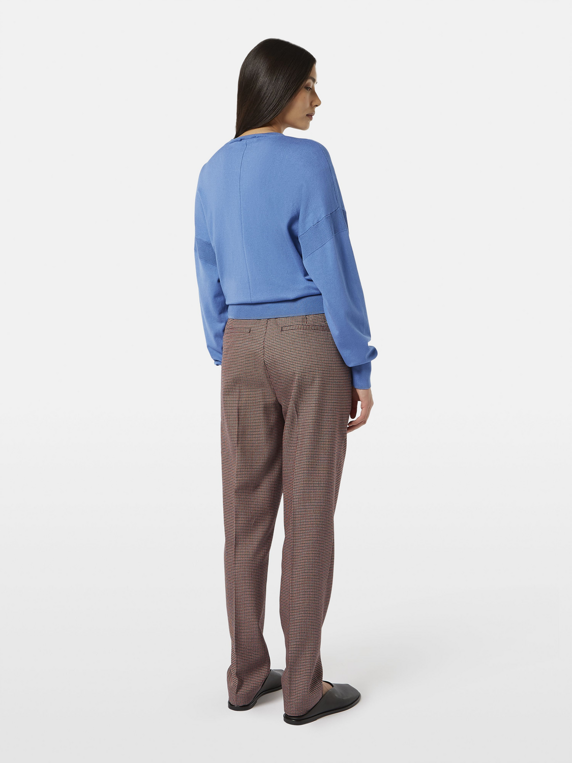 V-neck relaxed pullover