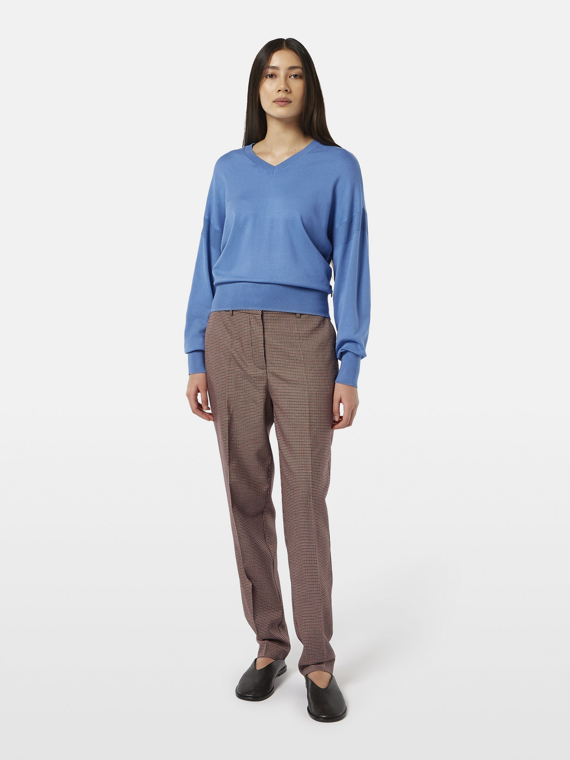 V-neck relaxed pullover