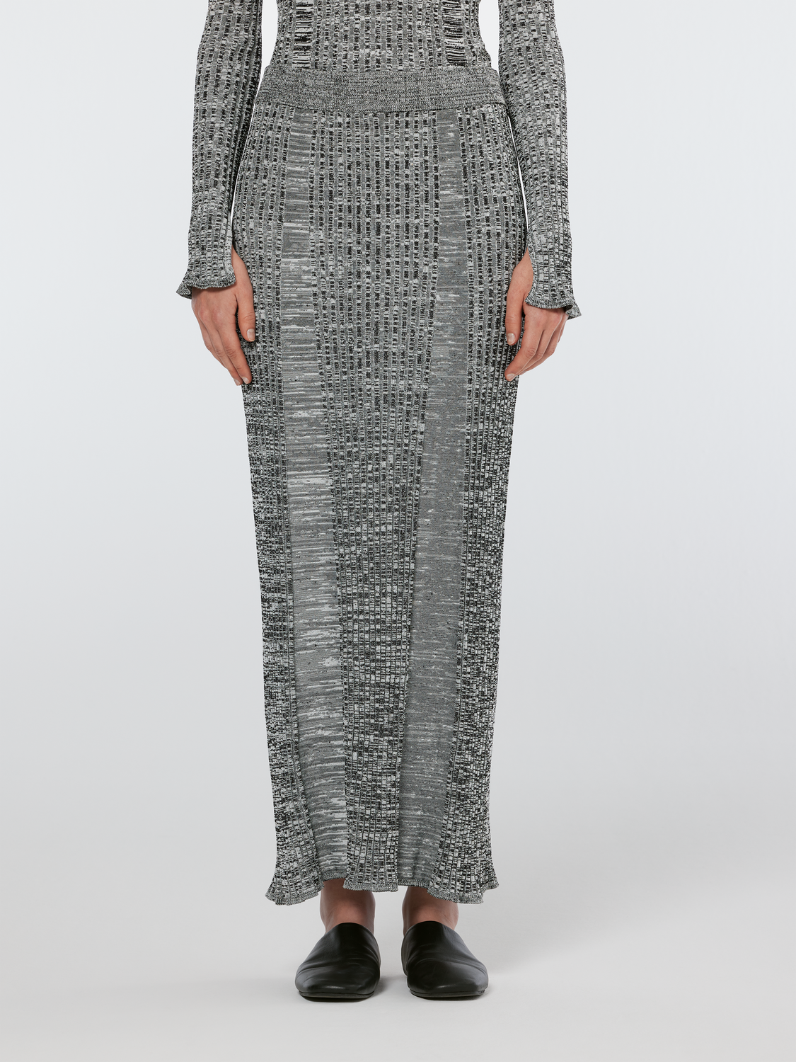 Maxi ribbed knitted skirt