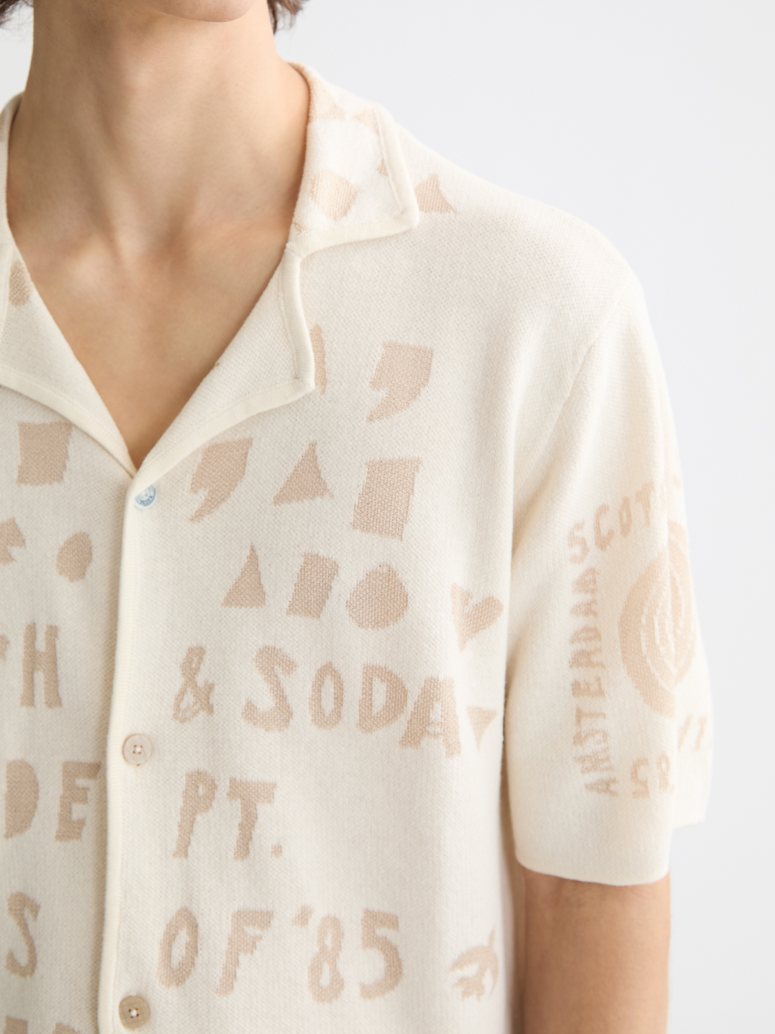 Jacquard knitted shirt
