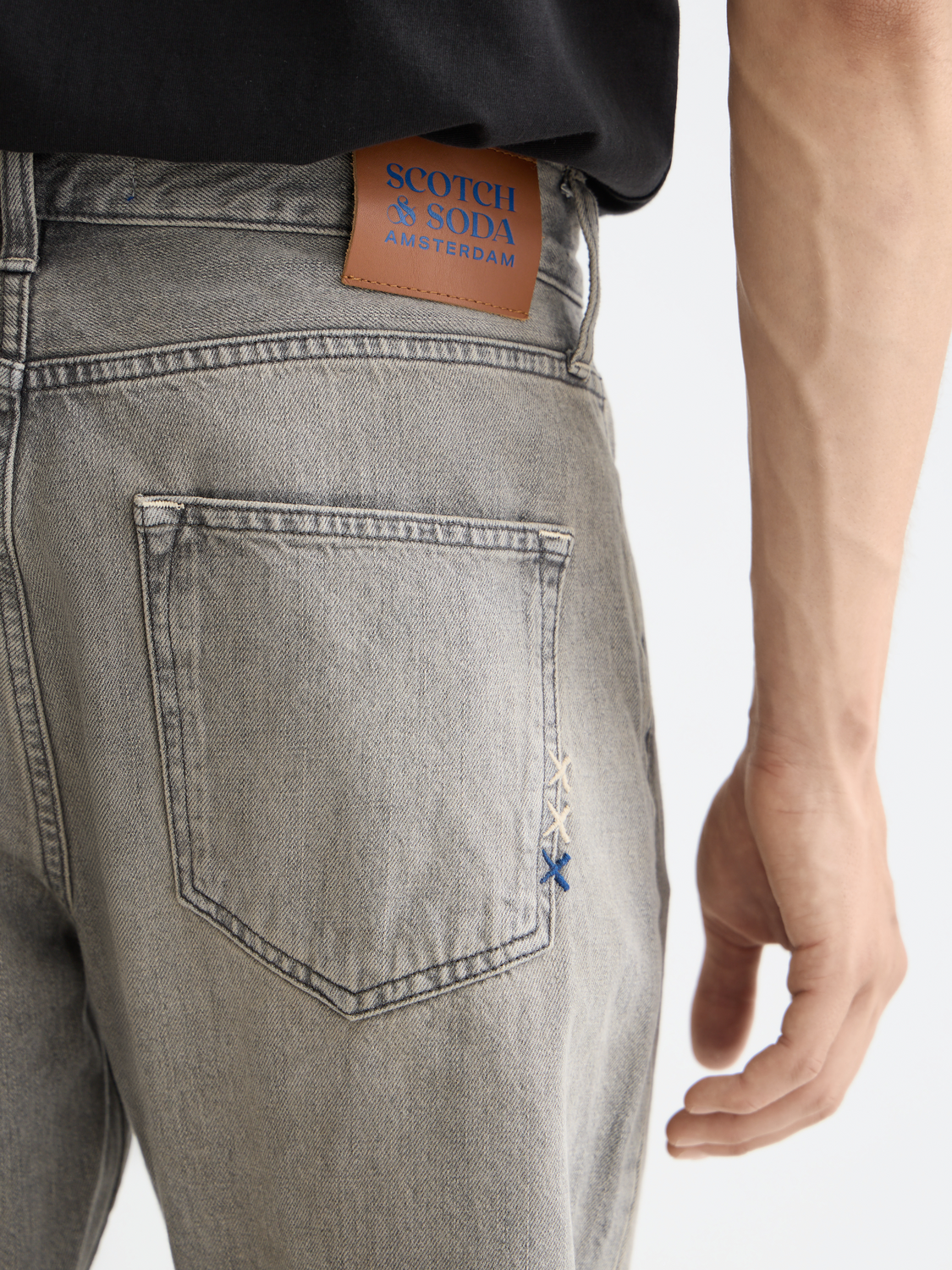 Essentials DEAN LOOSE TAPERED denim