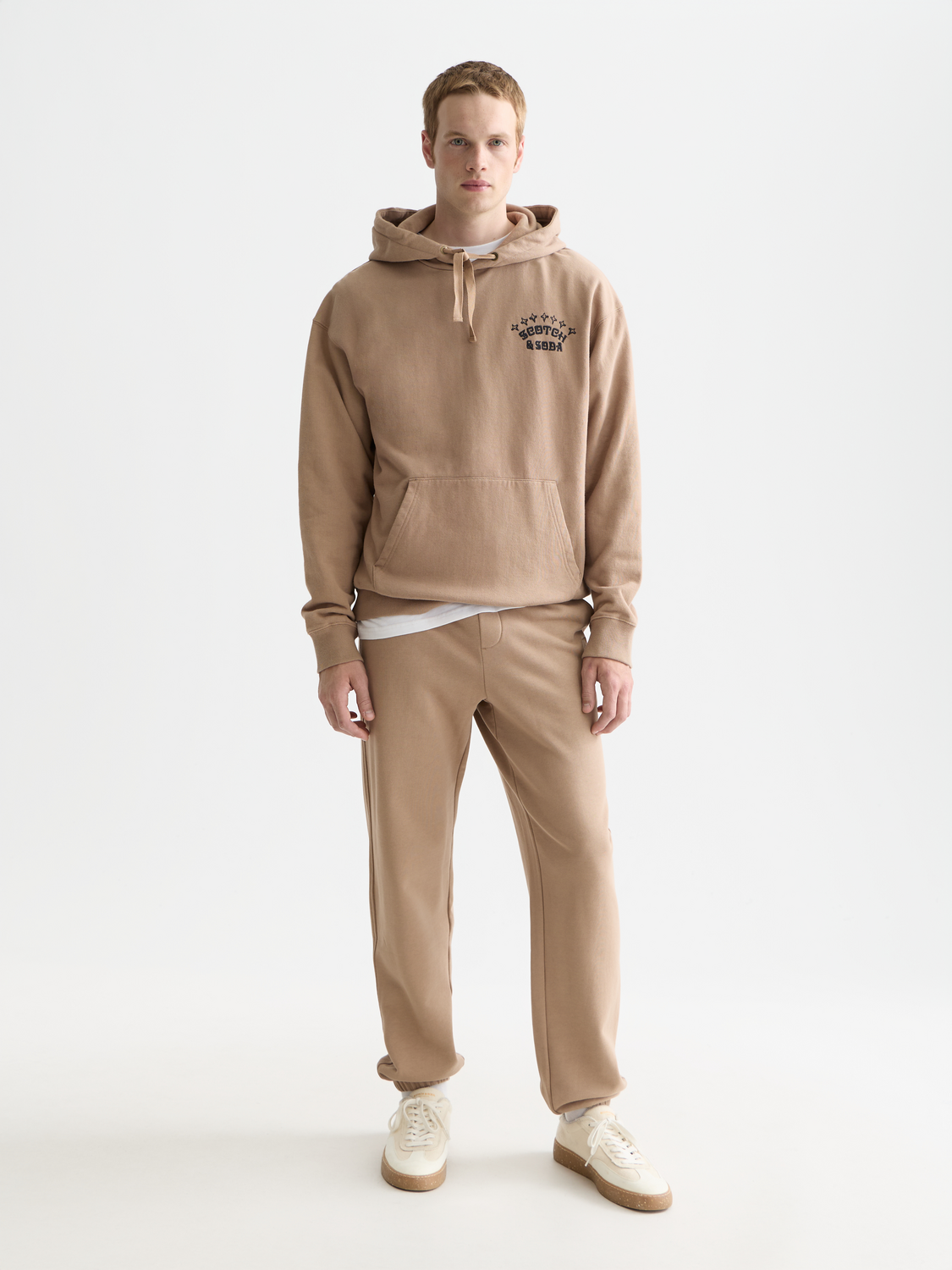 Seasonal Essentials logo badge regular sweatpants – Scotch & Soda