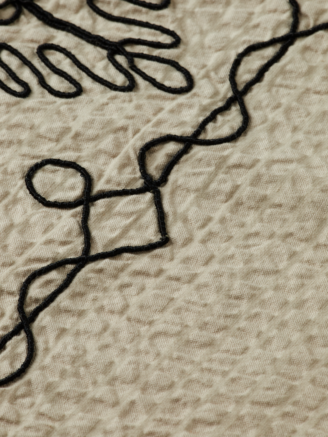 Embroidered short sleeve shirt