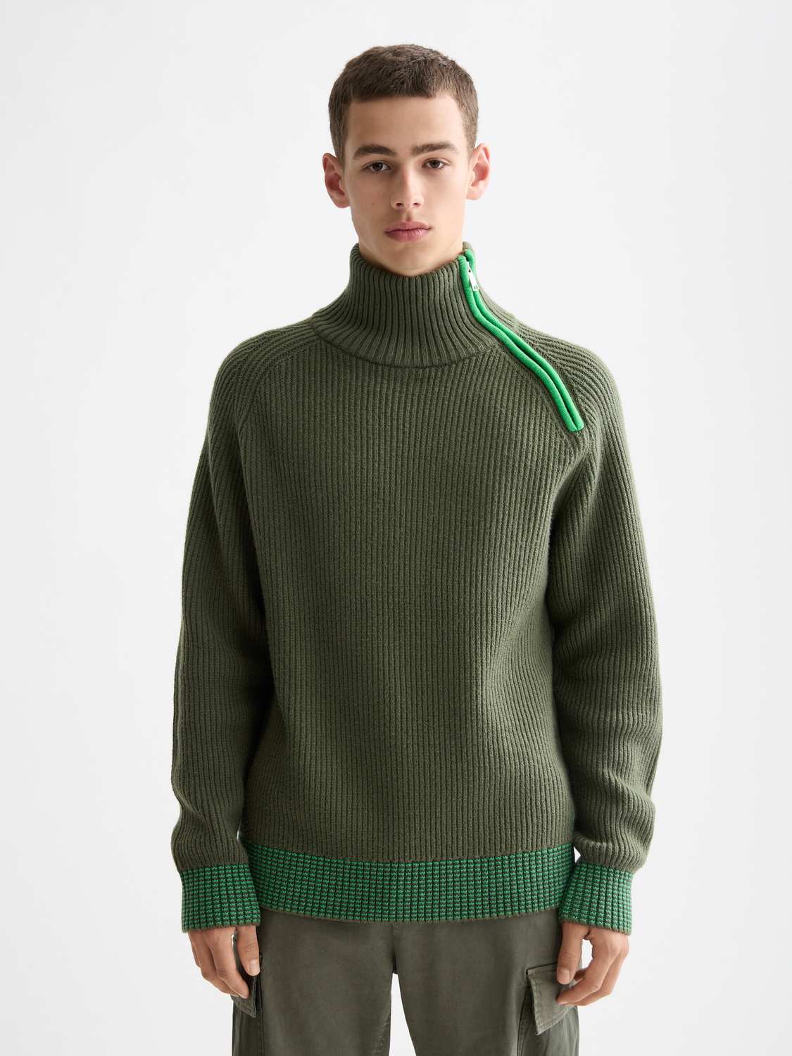 Troyer Raglan zip pullover