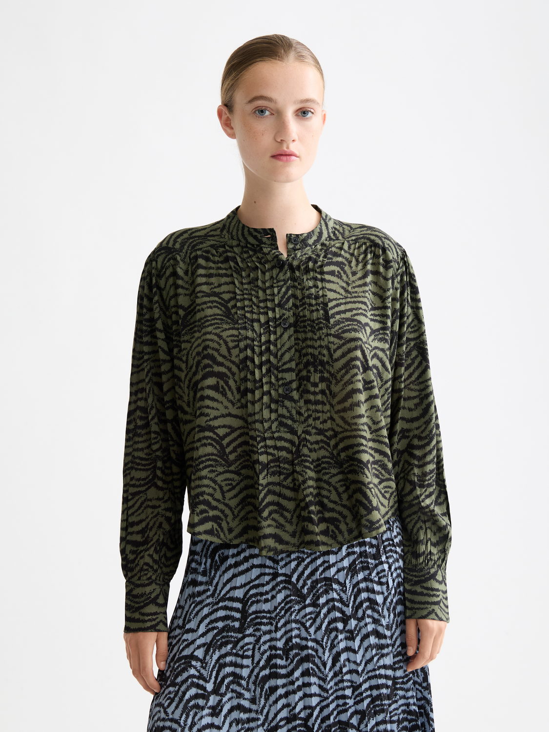 Printed pintuck shirt