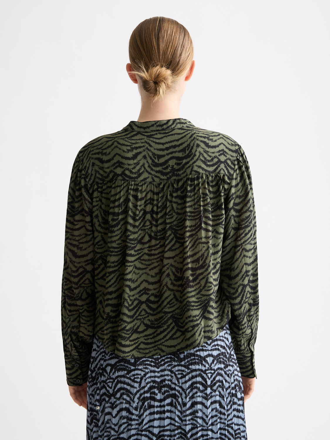 Printed pintuck shirt