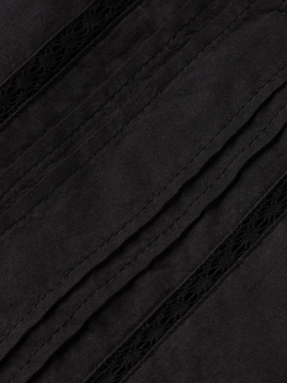 Blouse with lace and ties