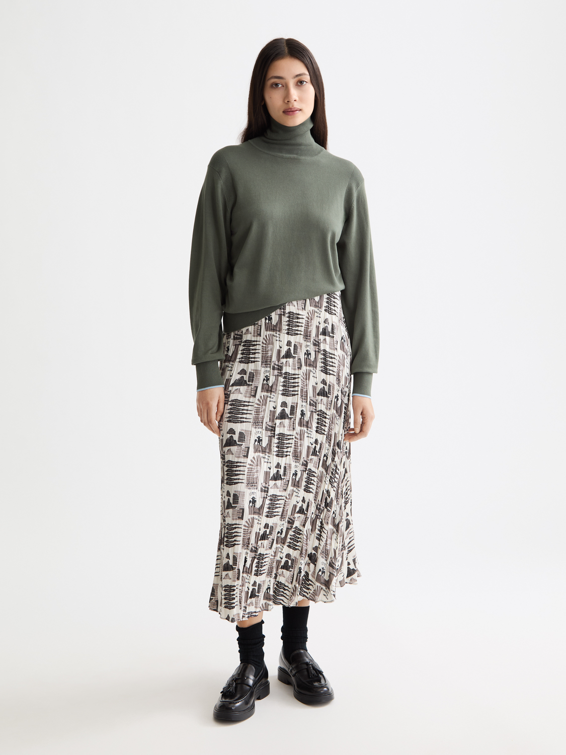 Relaxed roll neck pullover