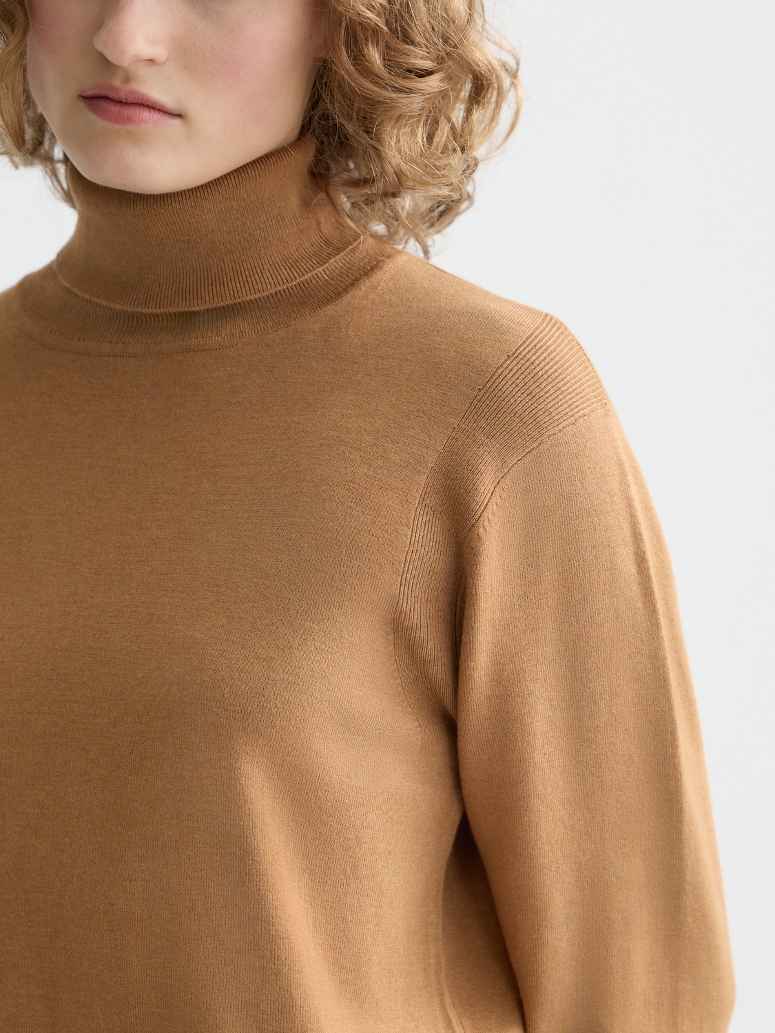 Essentials Roll Neck Pullover