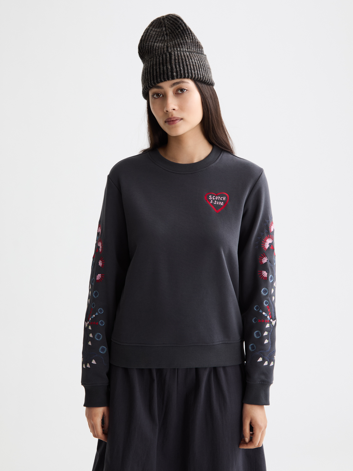 Embroidered regular sweatshirt