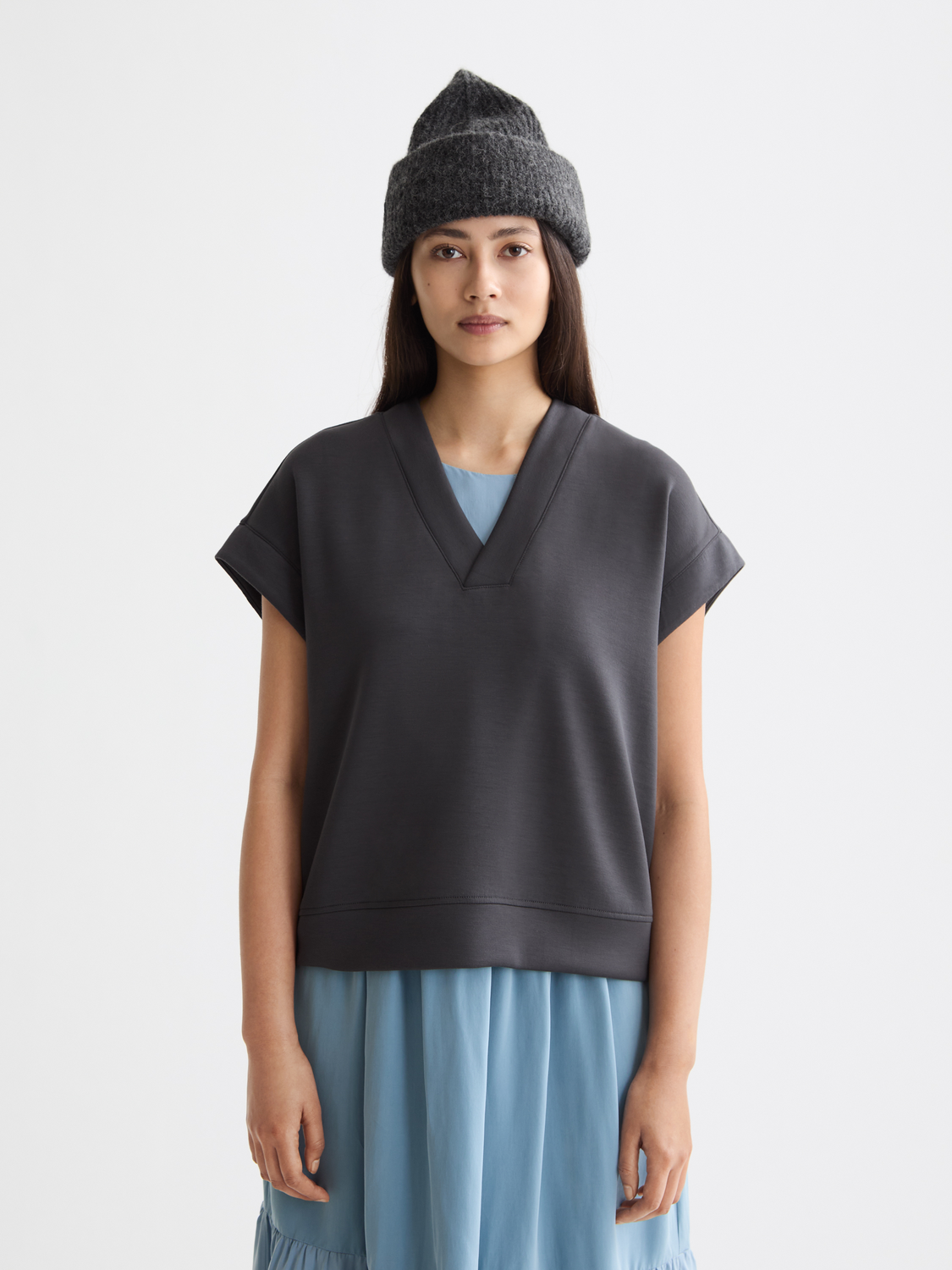 V-neck sleeveless modal sweatshirt