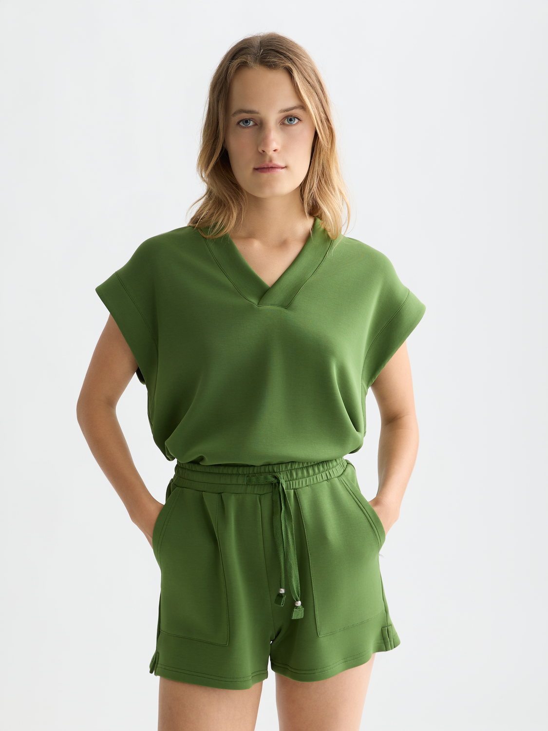 Tencel V-neck short sleeve sweatshirt – Scotch & Soda Amsterdam