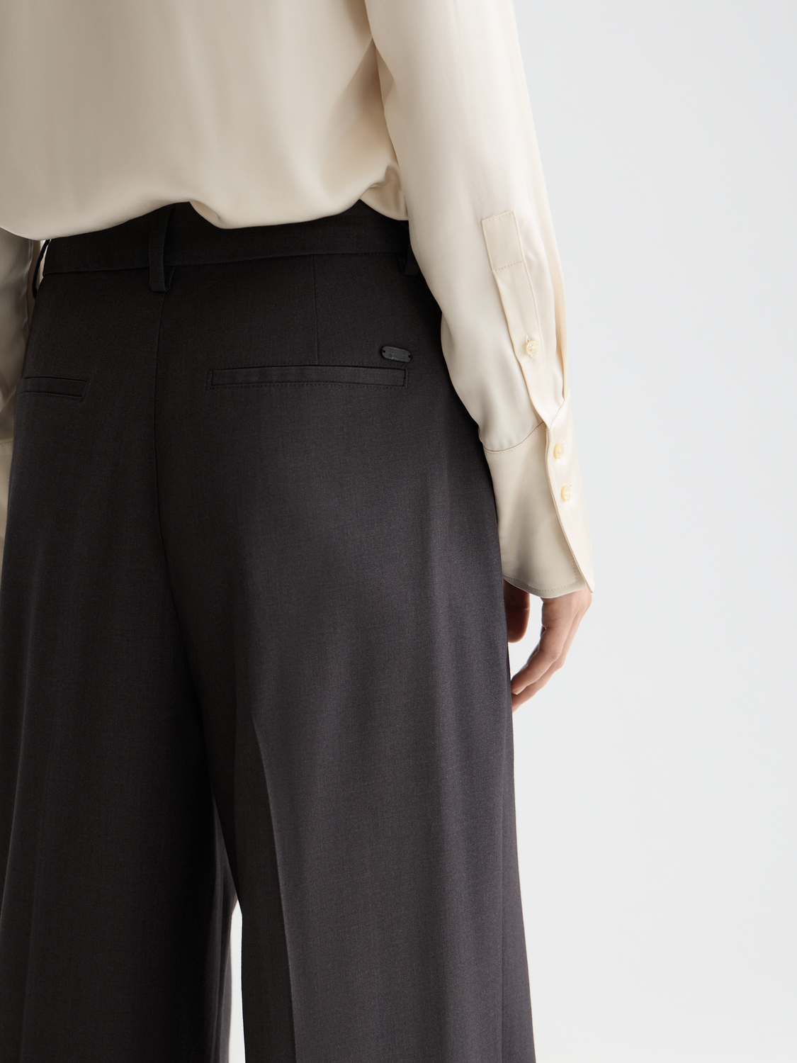 Essentials ROSE TAILORED PANT