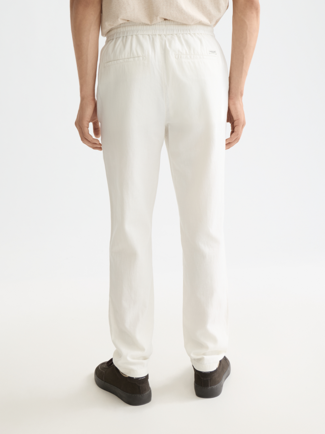 Essentials WARREN COTTON/LINEN TWILL JOGGER - OFF WHITE
