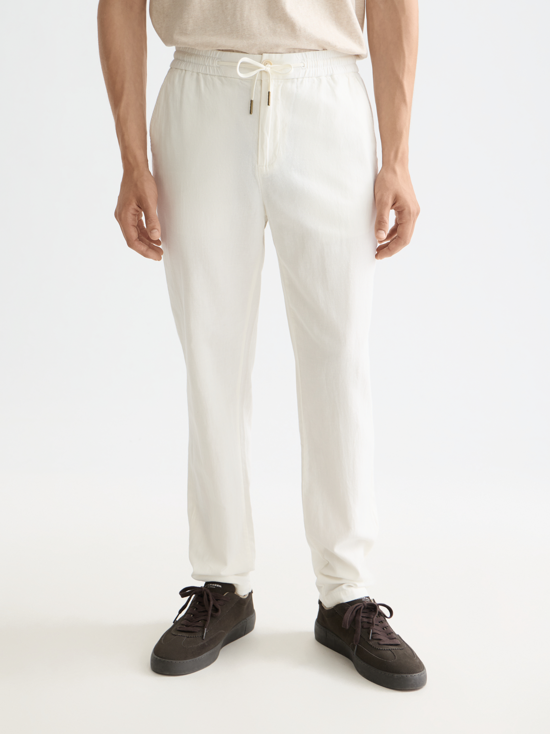 Essentials WARREN COTTON/LINEN TWILL JOGGER - OFF WHITE