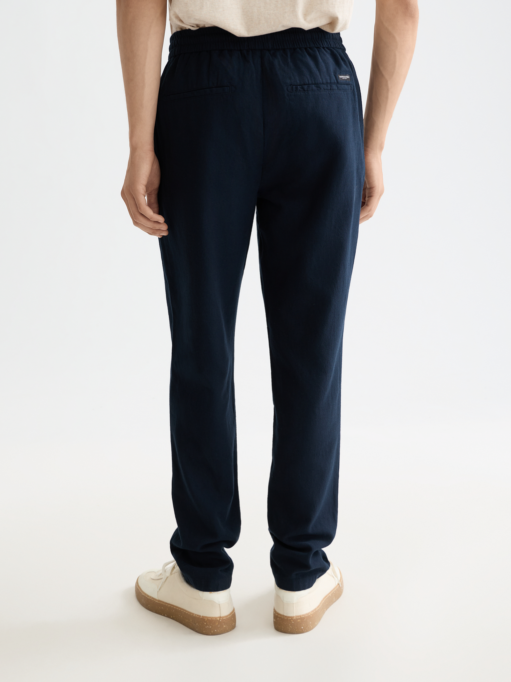 Essentials WARREN COTTON/LINEN TWILL JOGGER - NIGHT