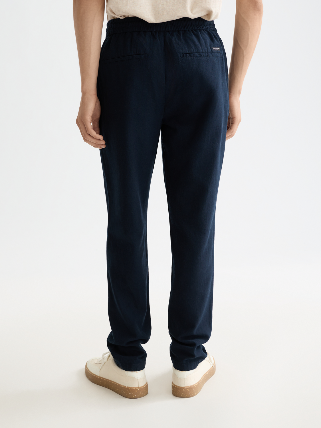 Essentials WARREN COTTON/LINEN TWILL JOGGER - NIGHT
