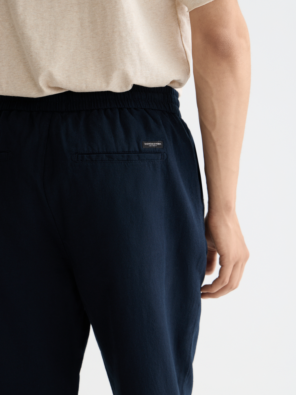 Essentials WARREN COTTON/LINEN TWILL JOGGER - NIGHT