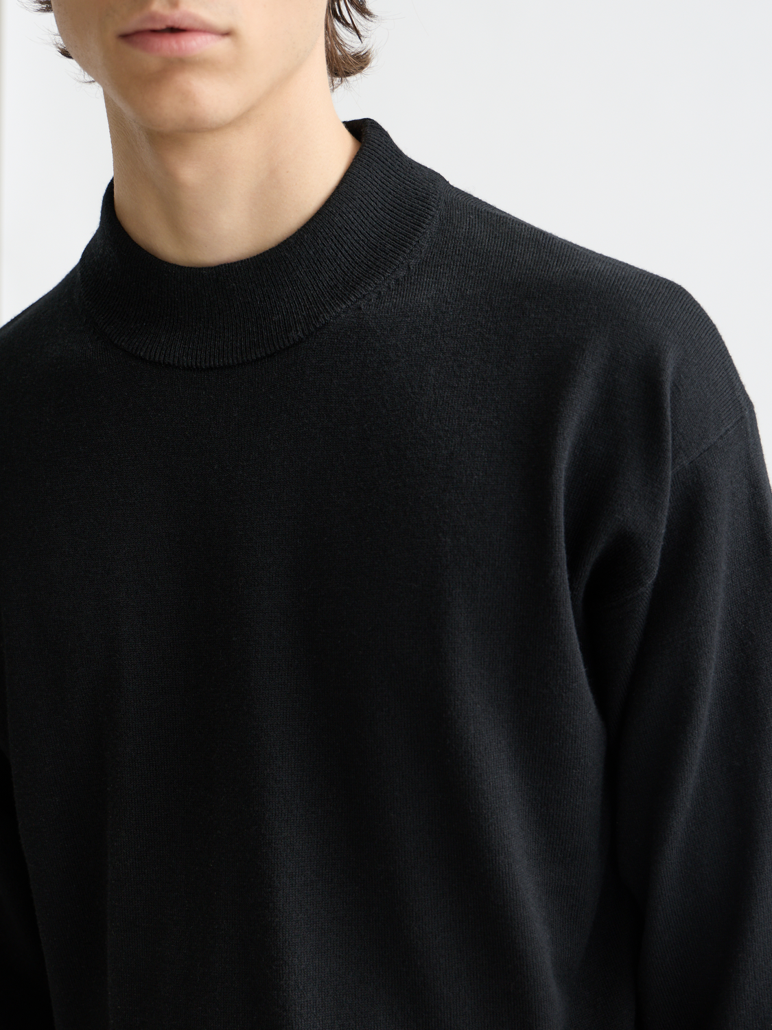 Essentials MOCK NECK PULLOVER - BLACK