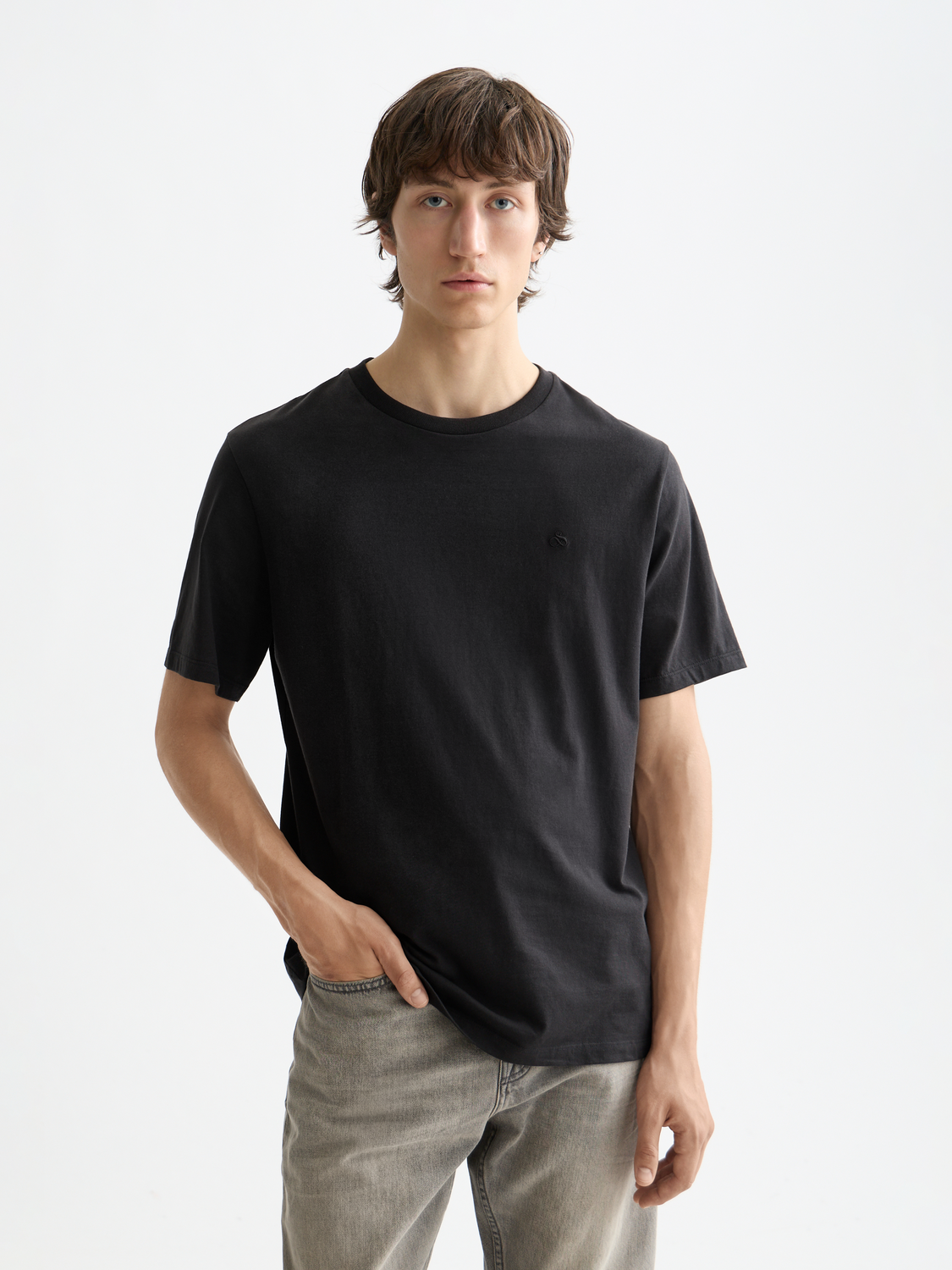 ESSENTIALS LOGO T-SHIRT - BLACK