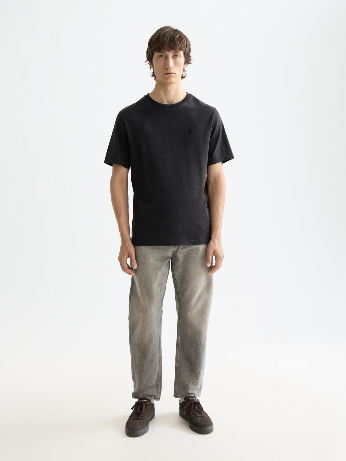 ESSENTIALS LOGO T-SHIRT - BLACK