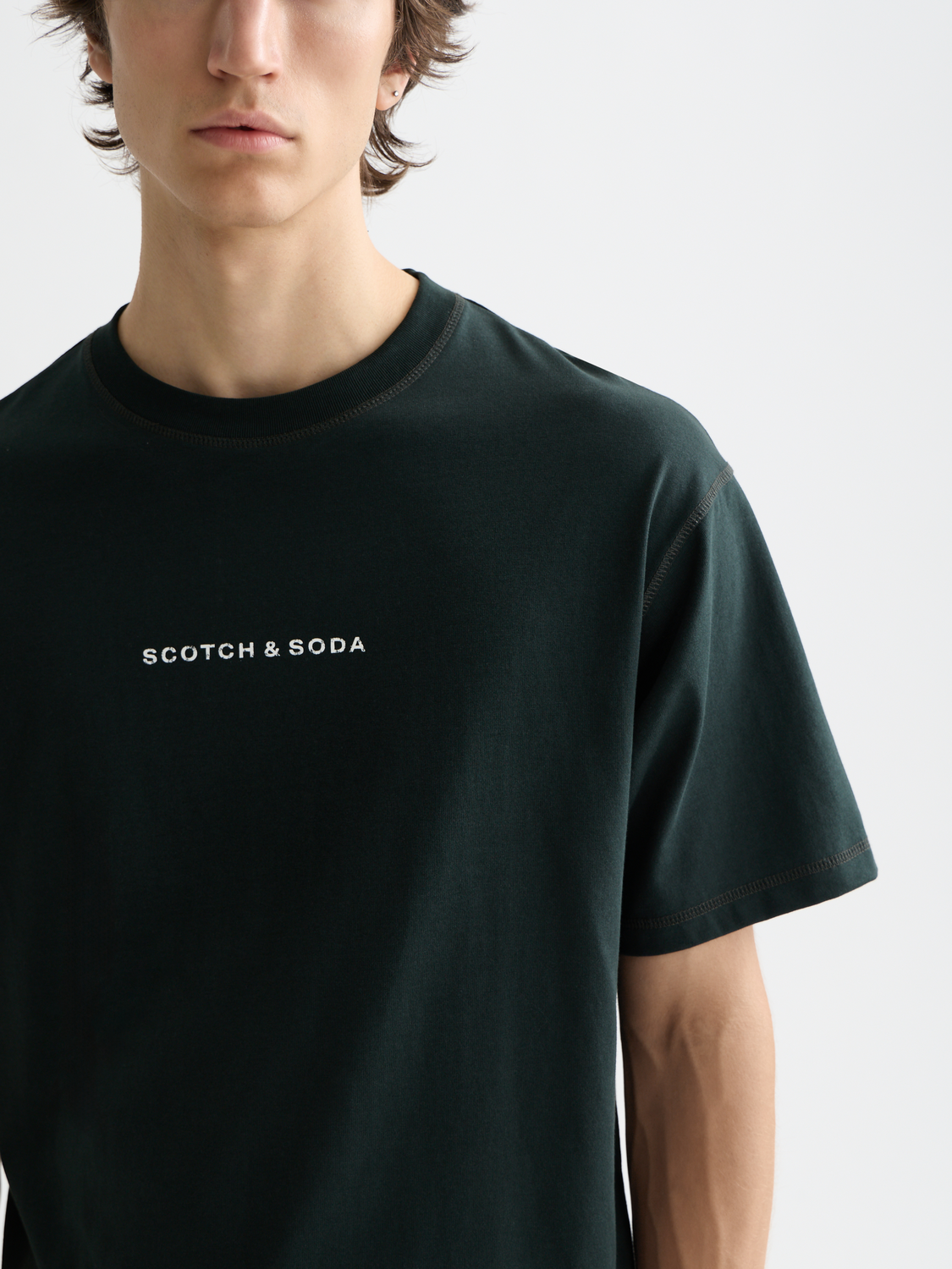 Essentials LOGO FRONT CHEST T-SHIRT - GRACHTEN GREEN