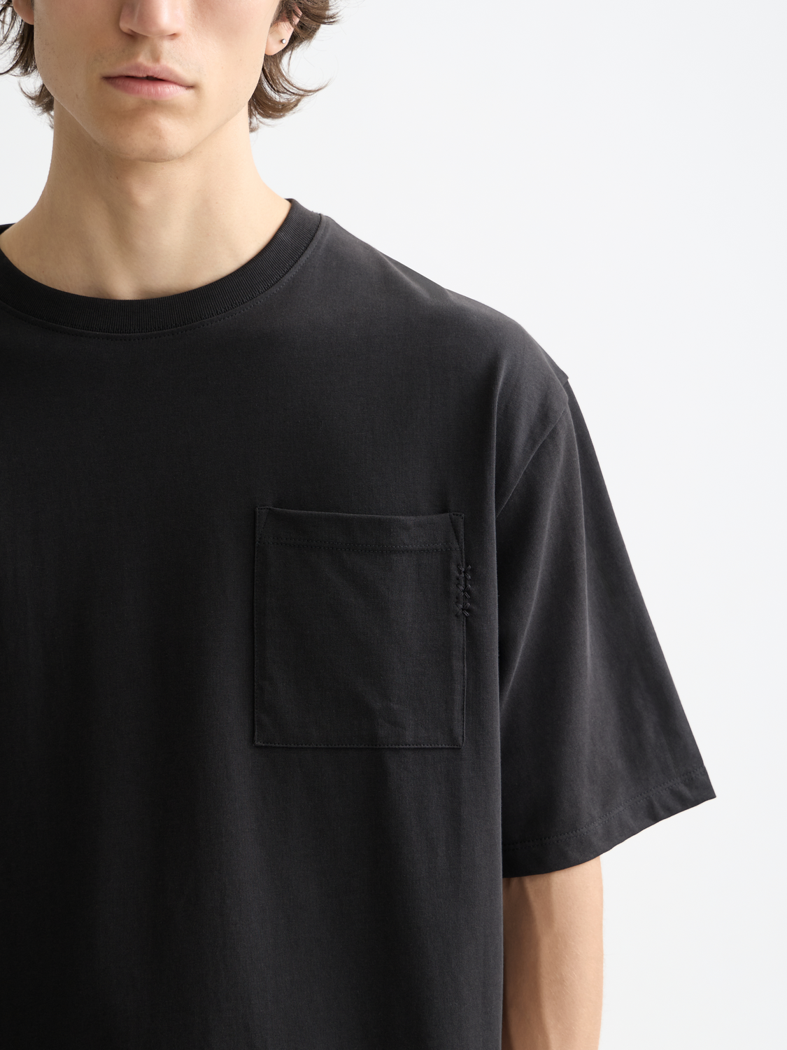 Core - T-Shirt mit 3 Kreuzen und lockerer Passform und Tasche