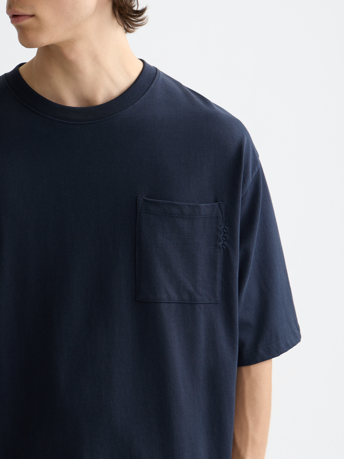 Core - T-Shirt mit 3 Kreuzen und lockerer Passform und Tasche