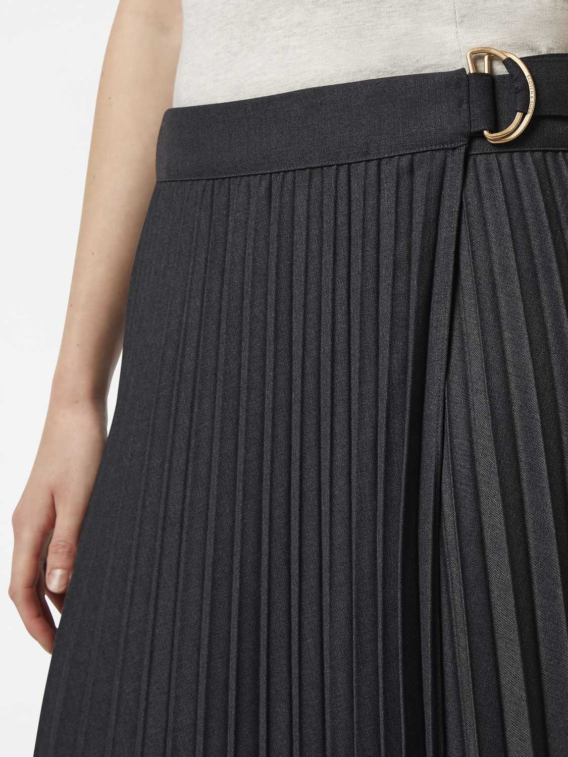 Tailored pleated skirt