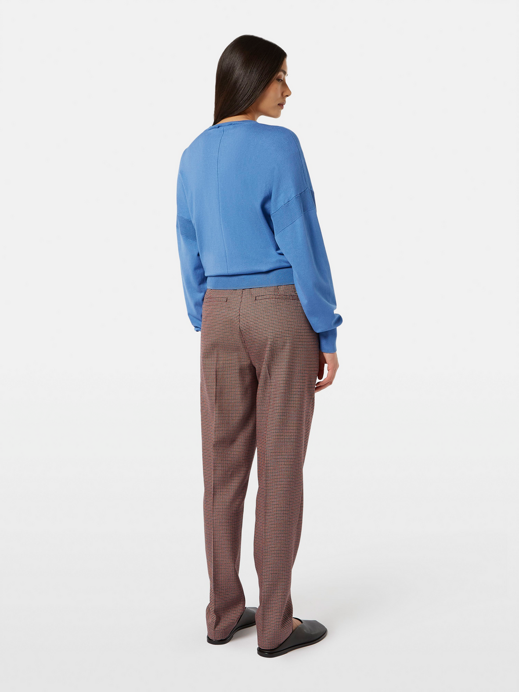 V-neck relaxed pullover