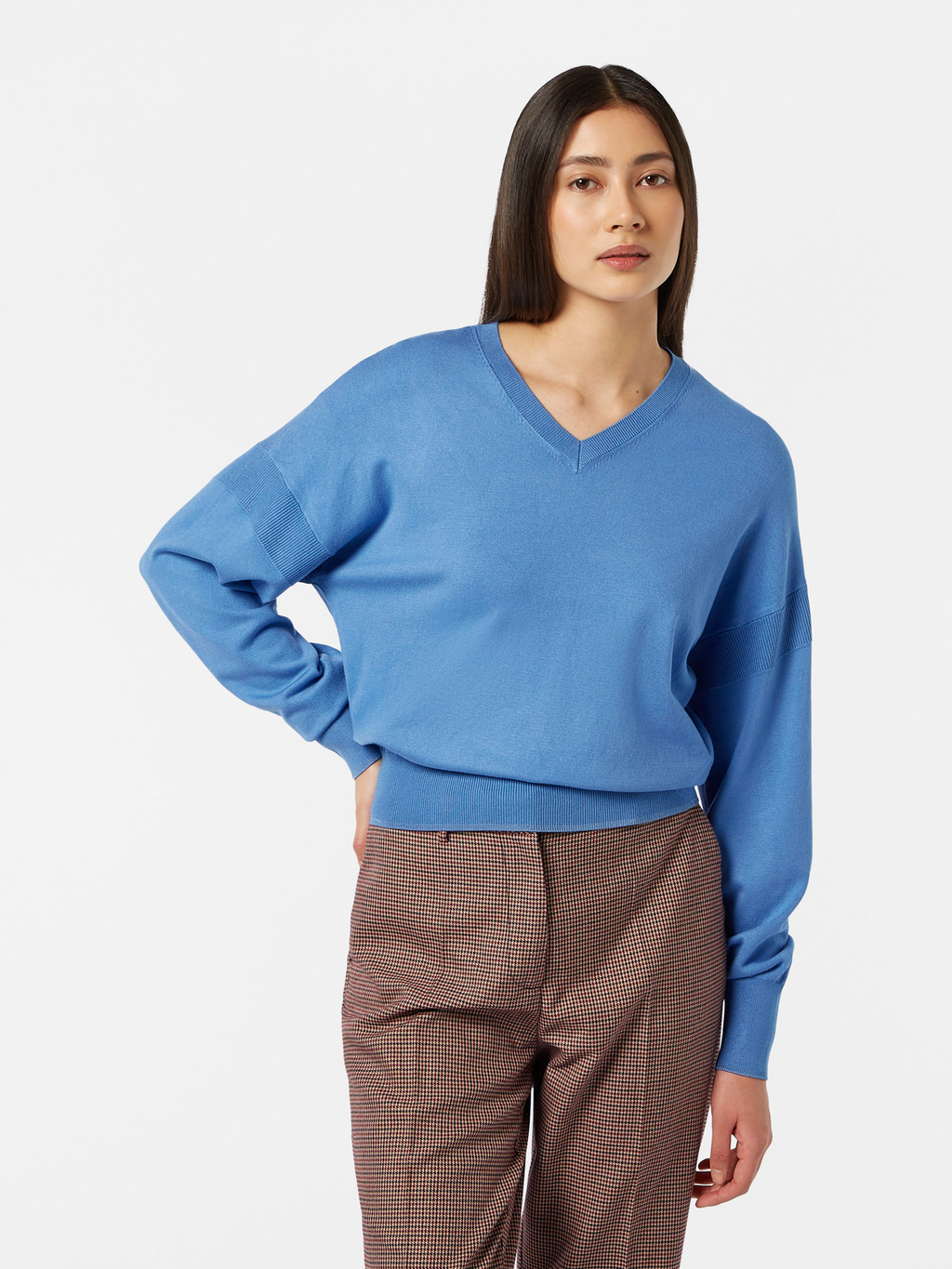 V-neck relaxed pullover