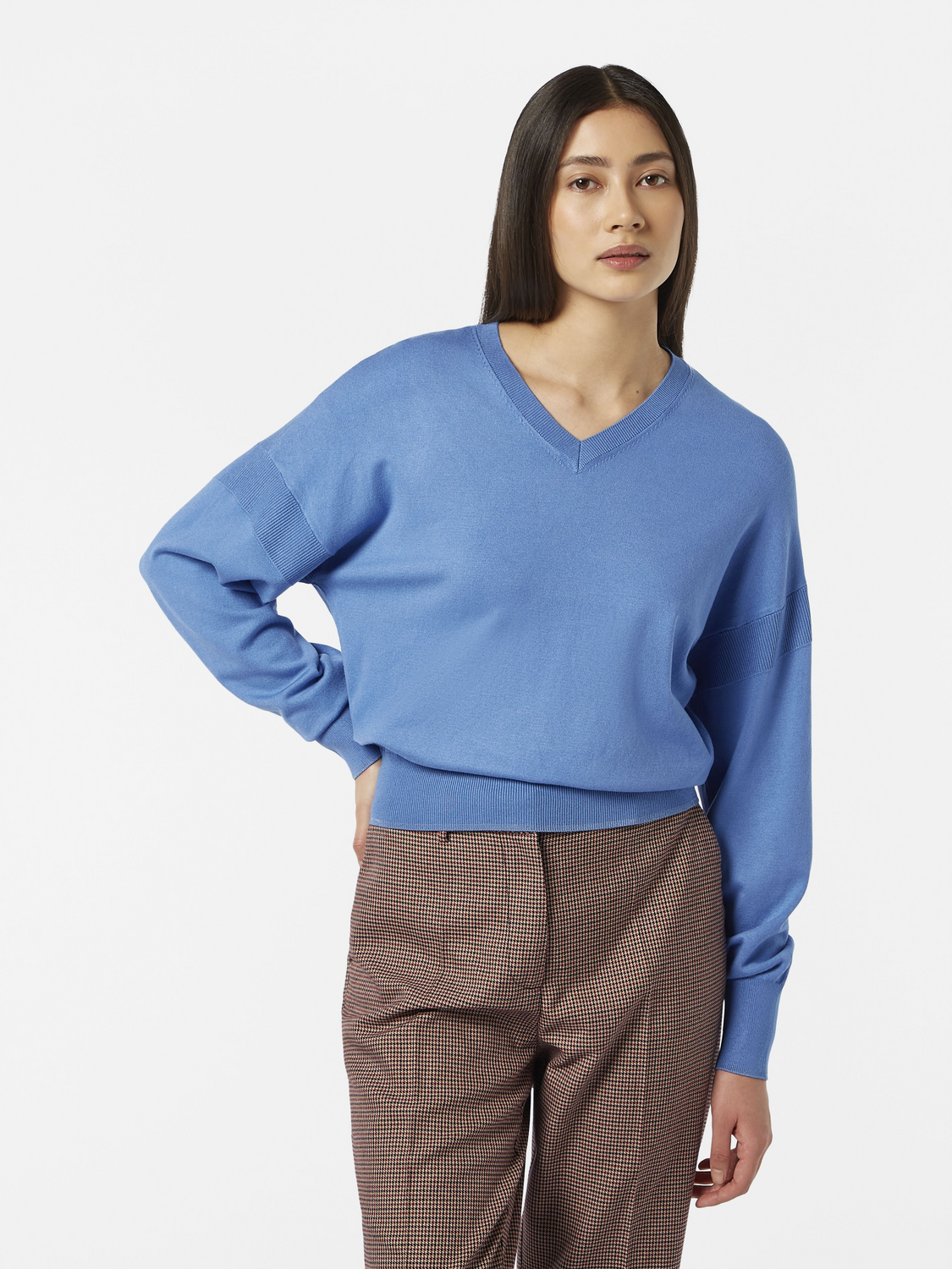 V-neck relaxed pullover