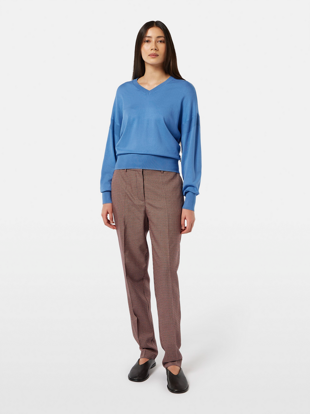 V-neck relaxed pullover