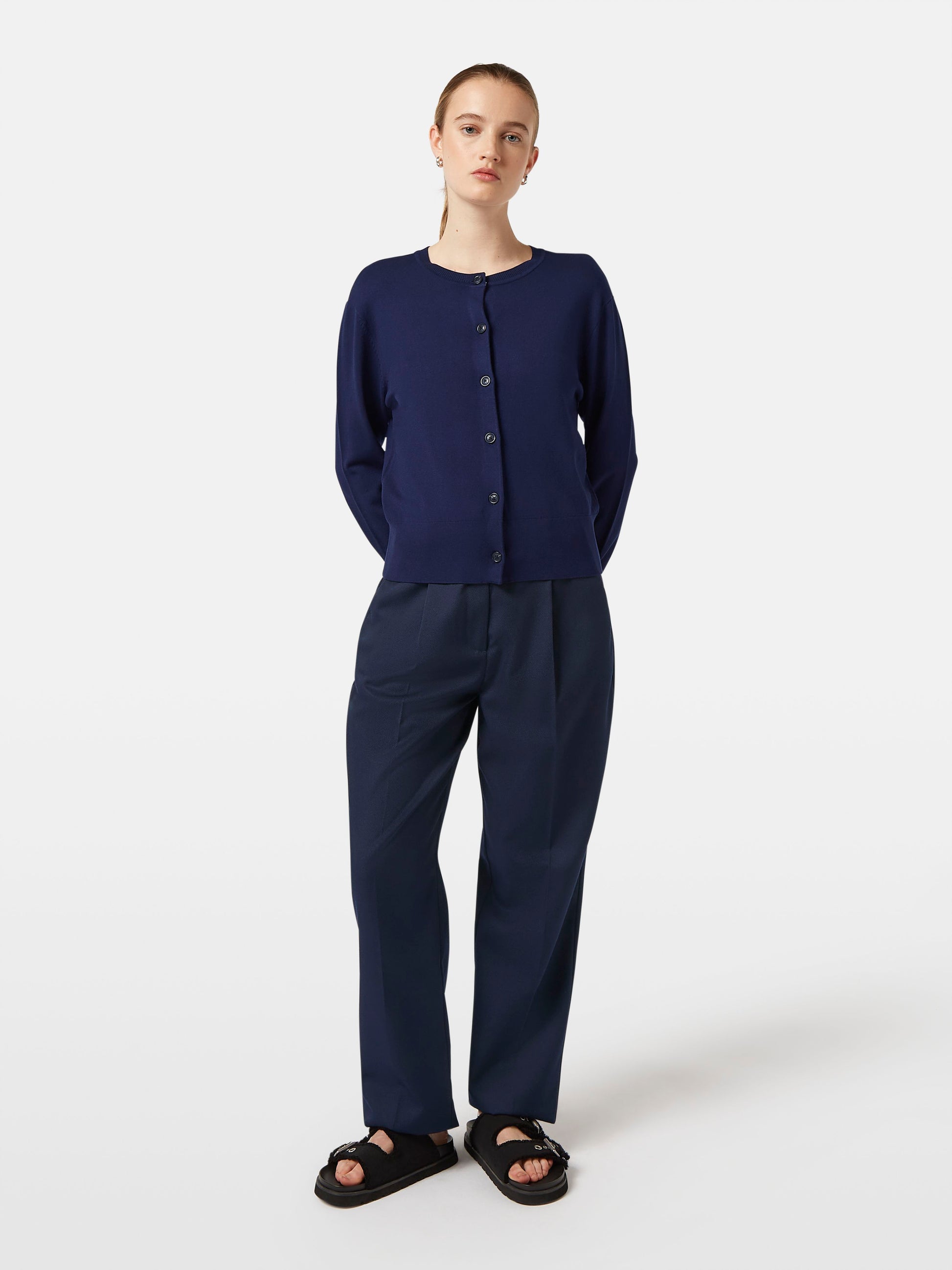 Crew neck relaxed cardigan