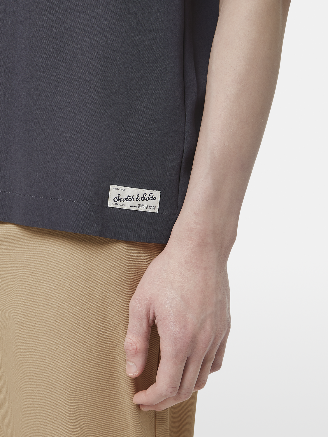 Short-sleeved regular fit sateen shirt