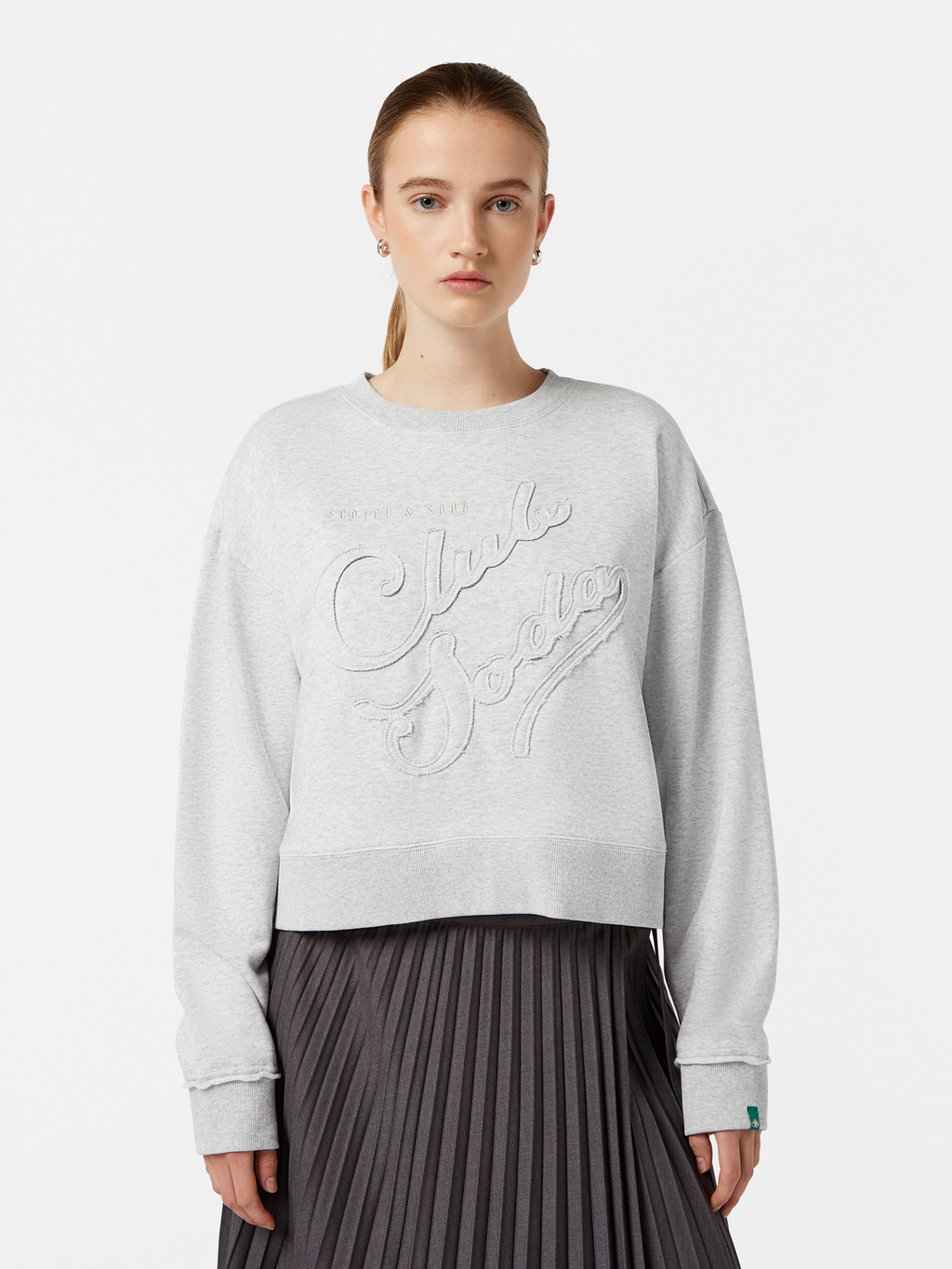 Applique artwork loose sweater