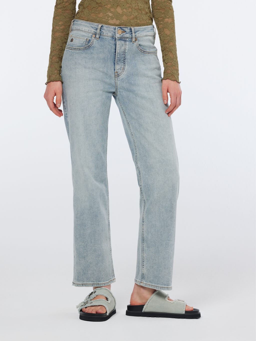 The Sky straight denim