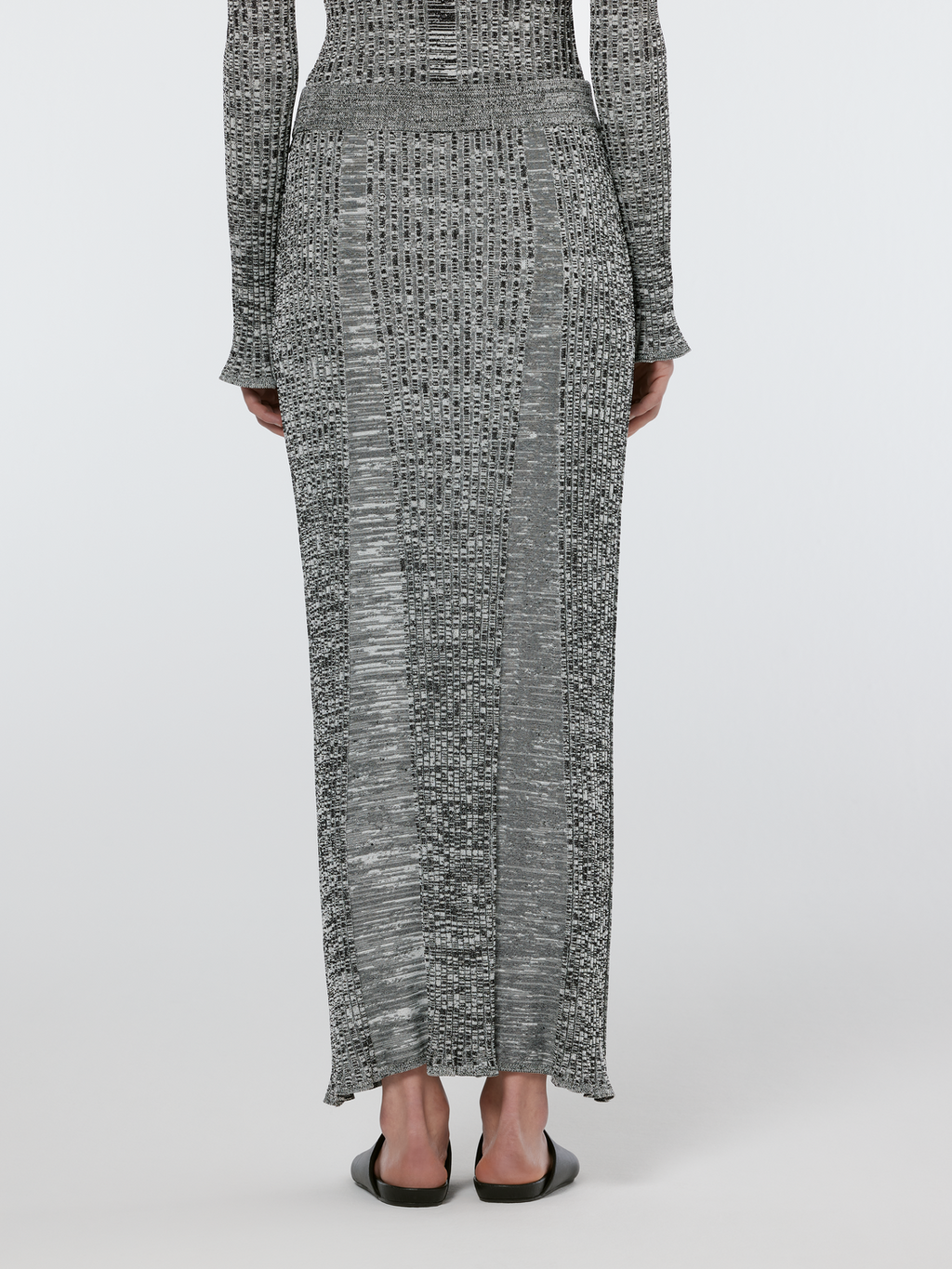 Maxi ribbed knitted skirt