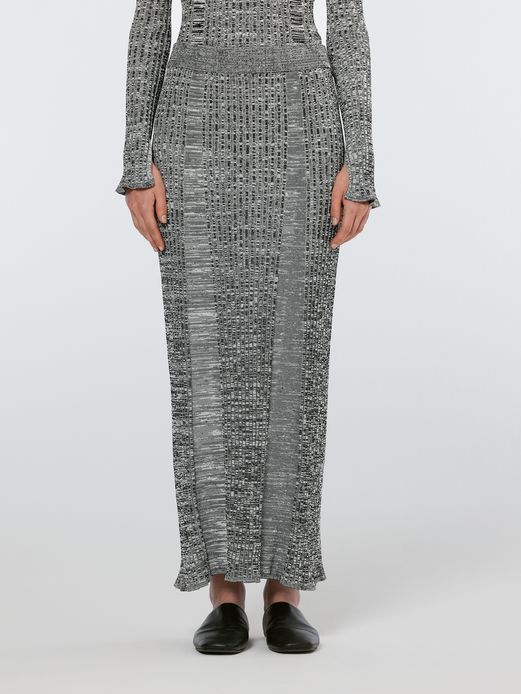 Maxi ribbed knitted skirt