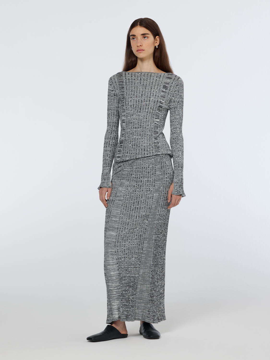 Maxi ribbed knitted skirt