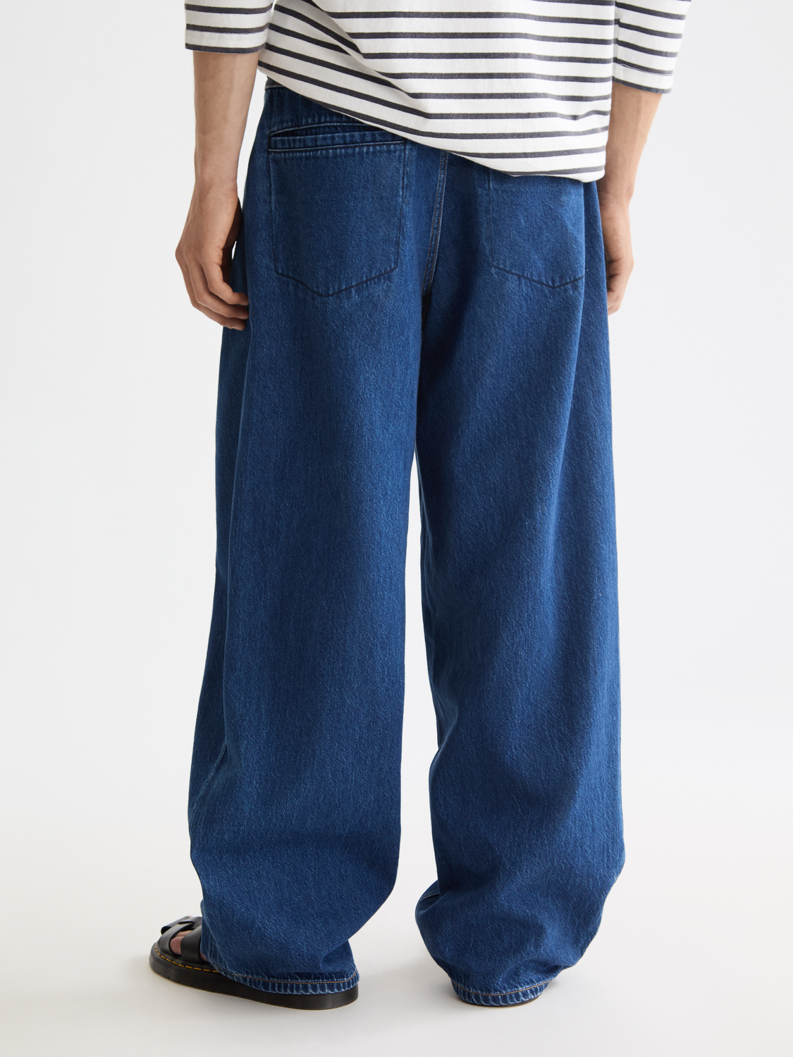 Seasonal super loose pleat denim
