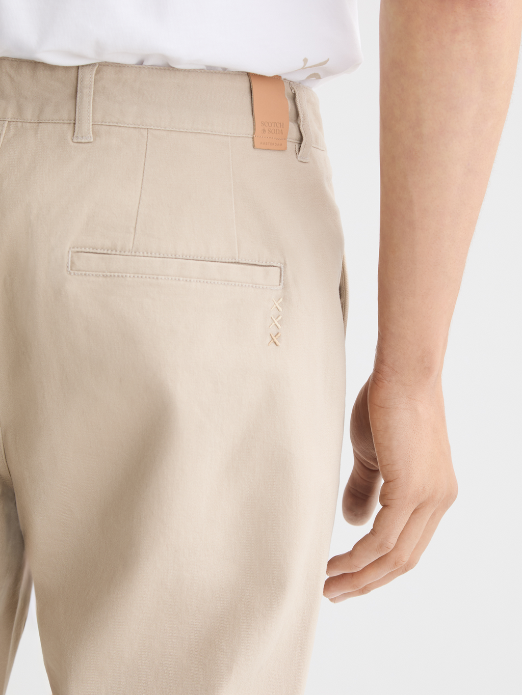 Seasonal Essentials Drift tapered chino