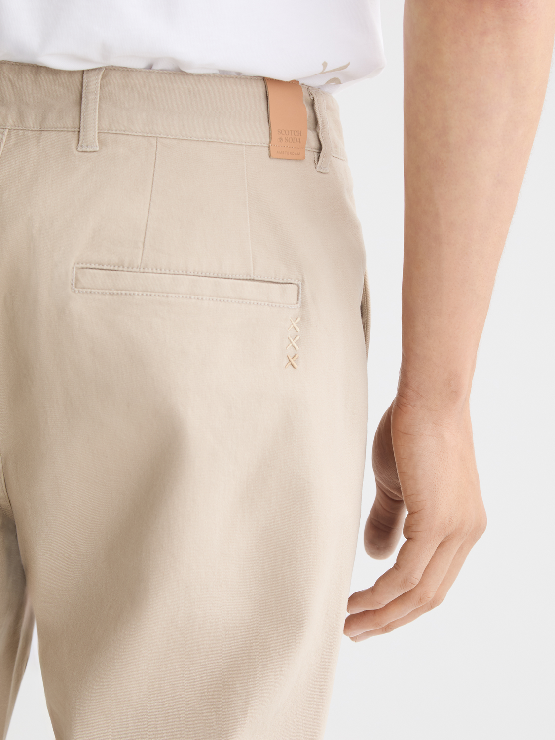 Seasonal Essentials Drift tapered chino