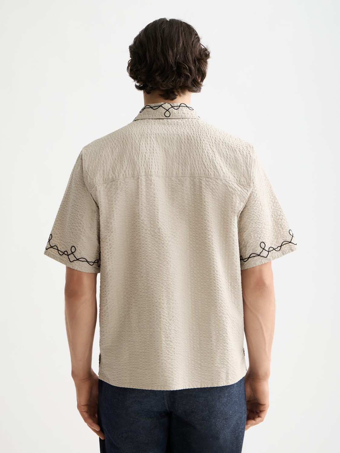 Embroidered short sleeve shirt