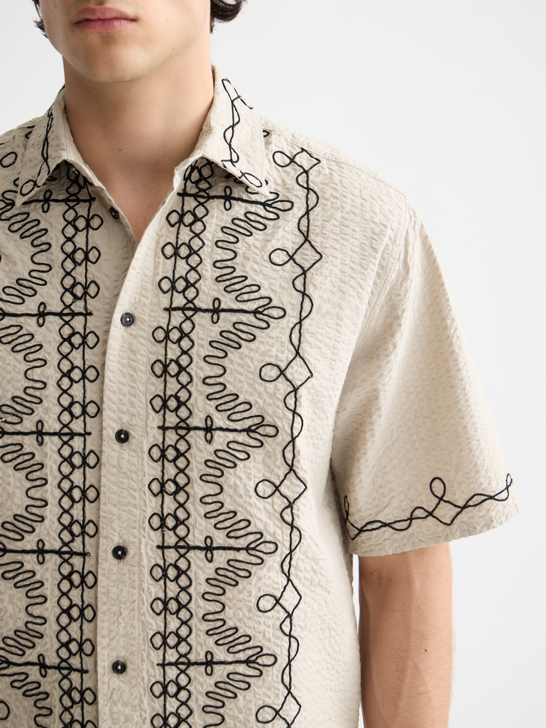Embroidered short sleeve shirt