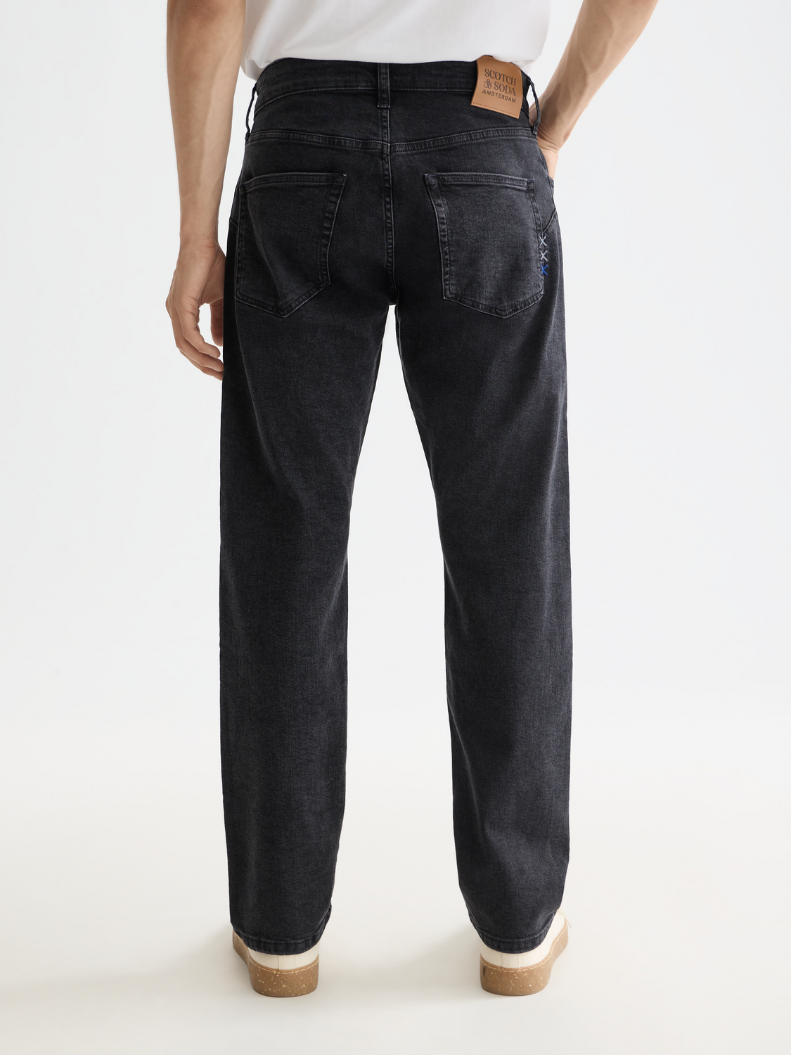 Essentials The Zee straight denim