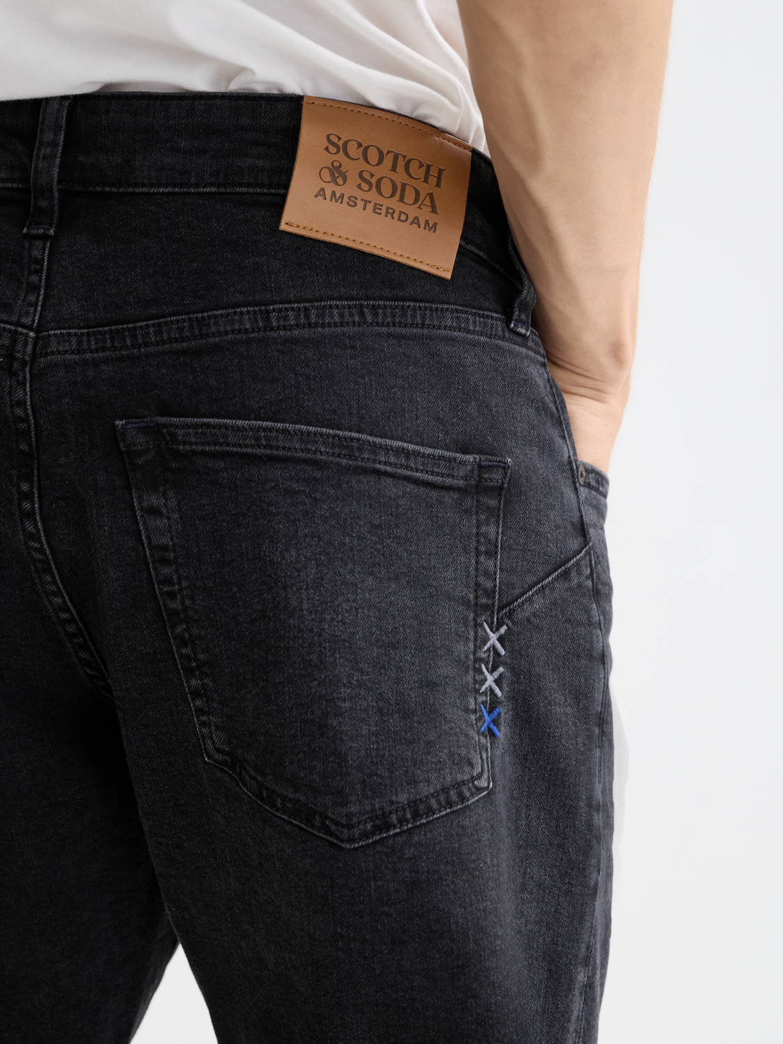 Essentials The Zee straight denim