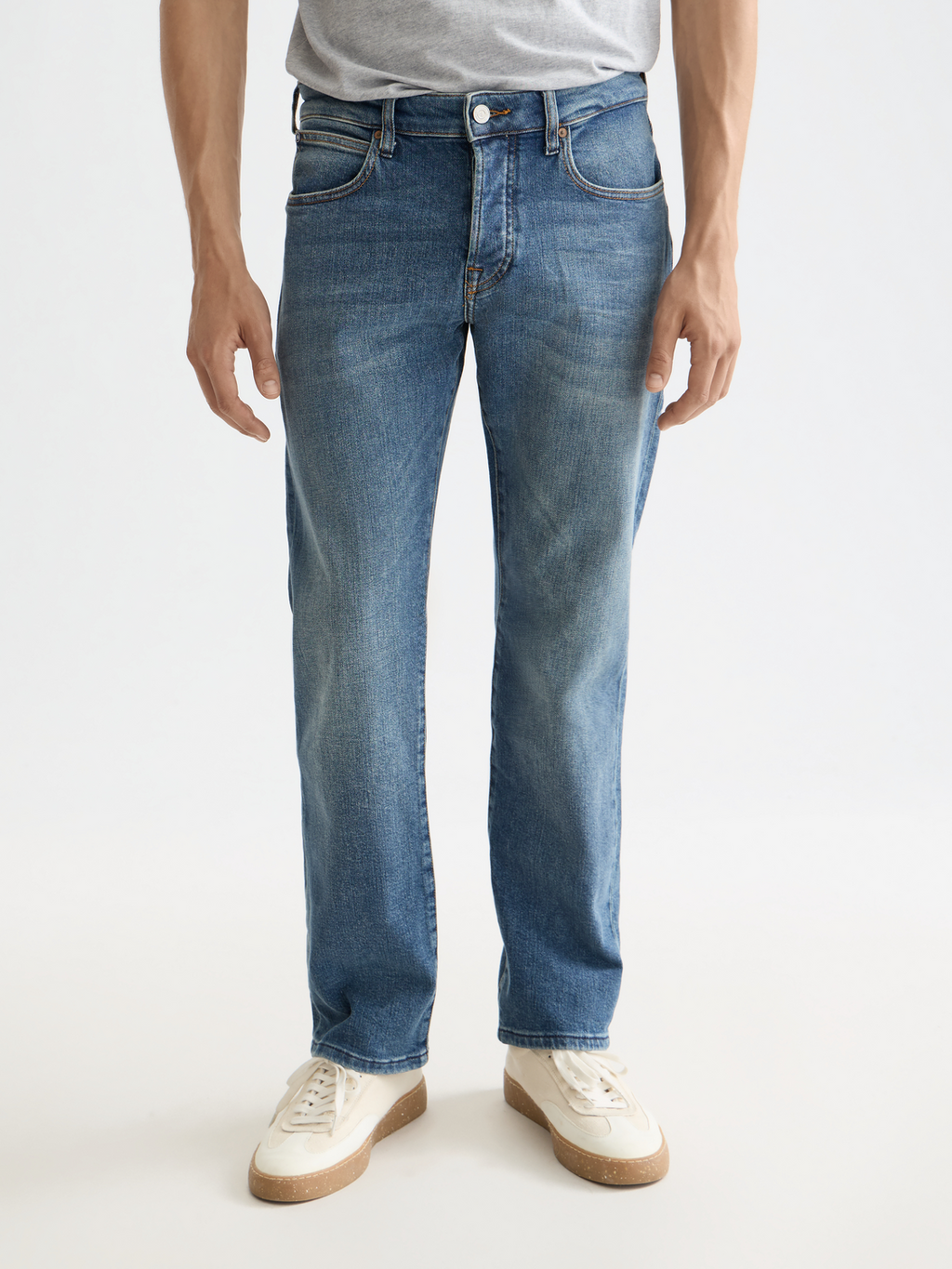 Core die Zee Straight Fit Jeans Blau bewegt
