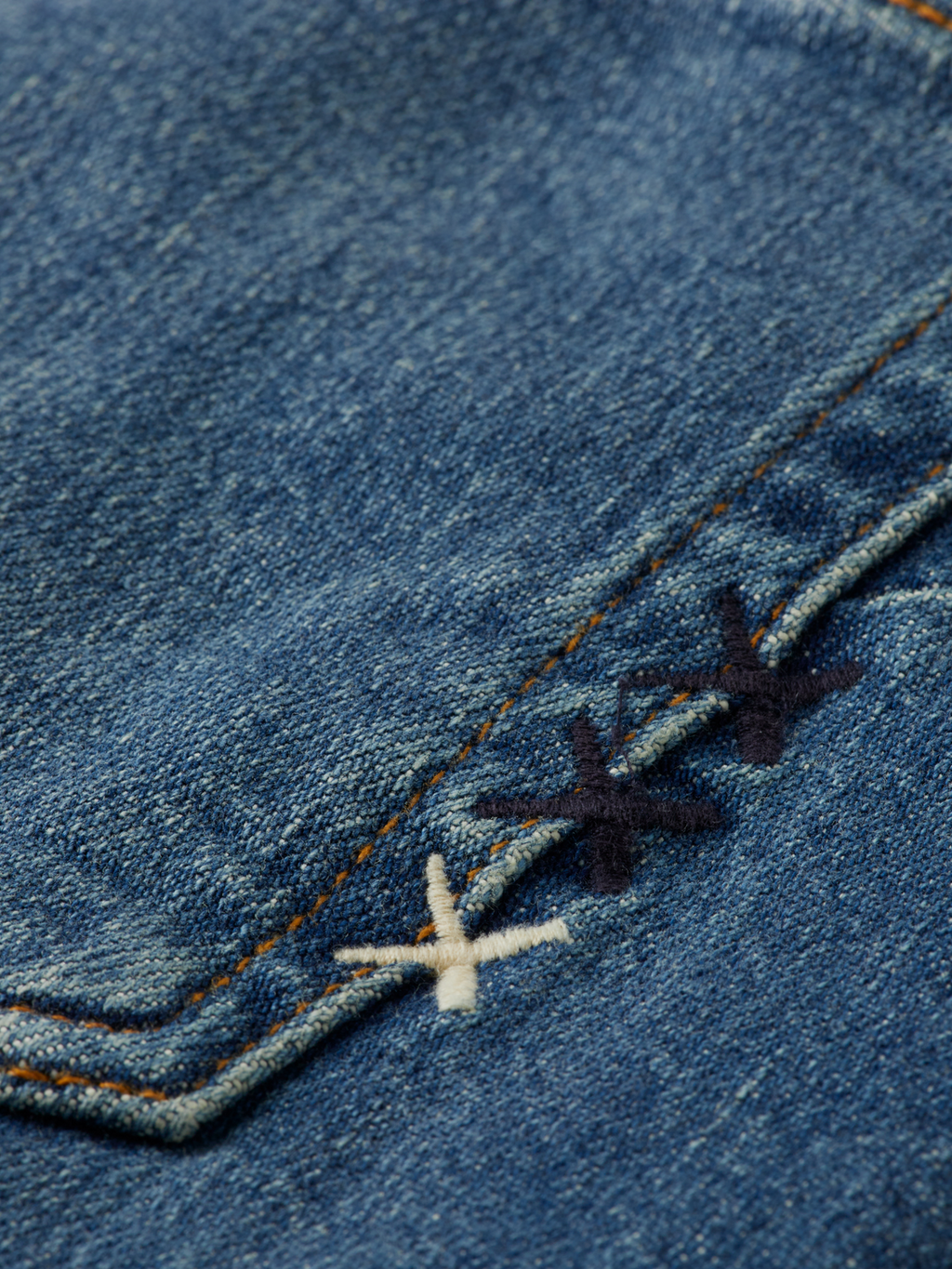 Core die Zee Straight Fit Jeans Blau bewegt